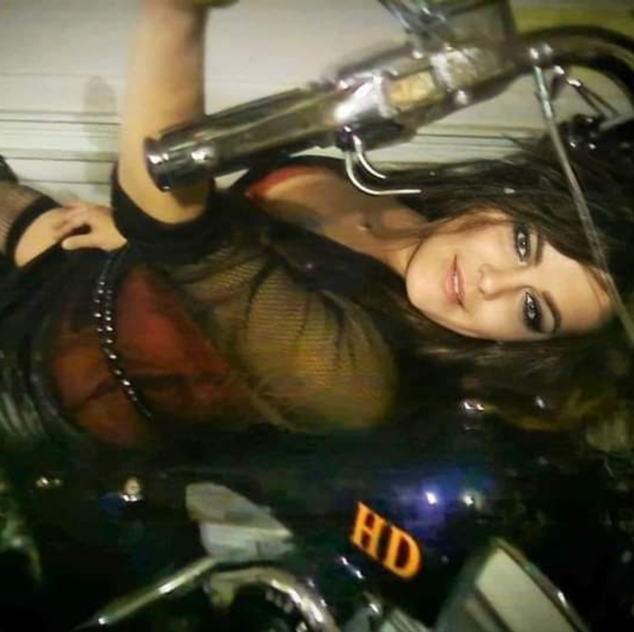 Meet your Posher, Sabrina - Picture 2 of 5